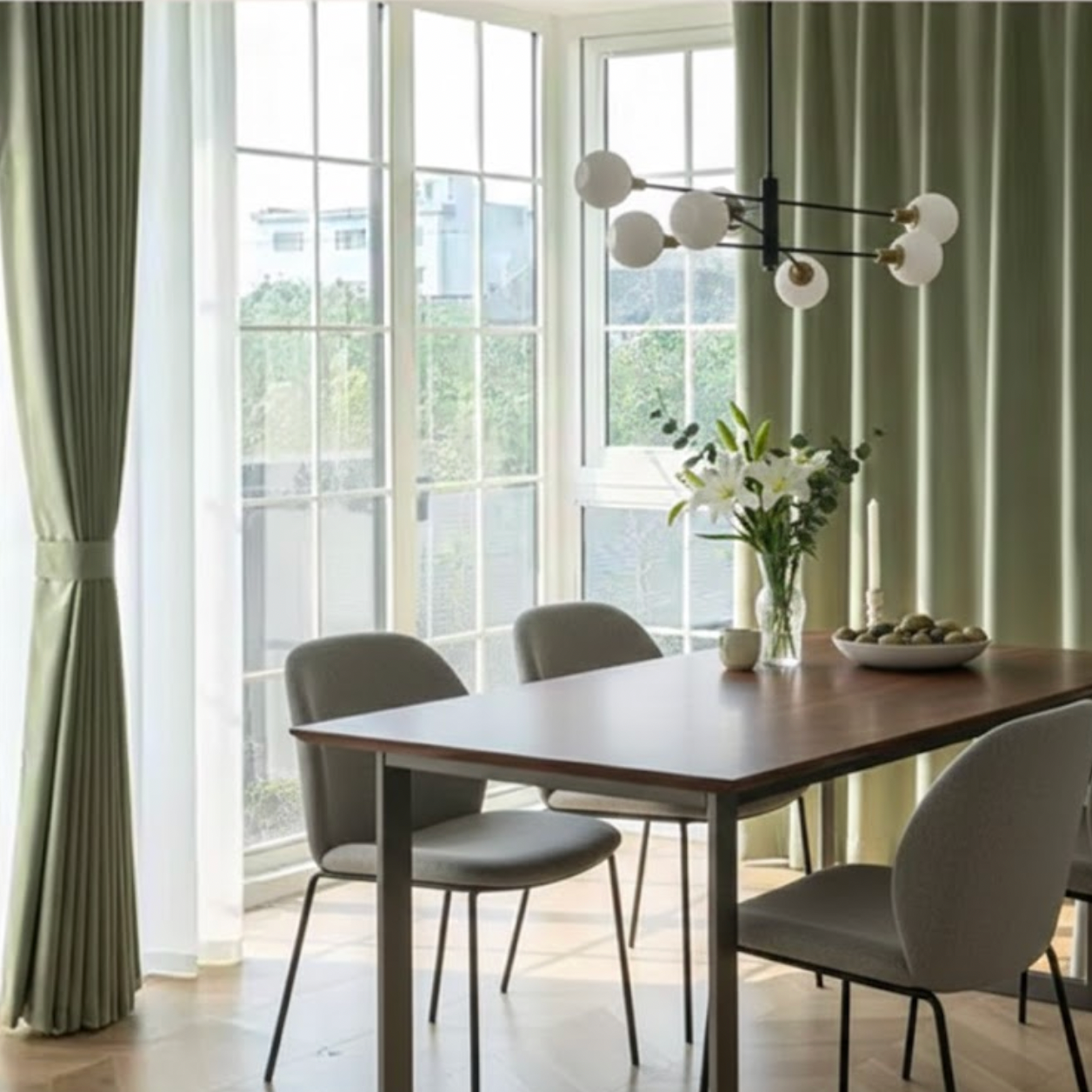 Rideau décoratif vert en chenille, isolation et ambiance apaisante | Rups | Instant Rideau