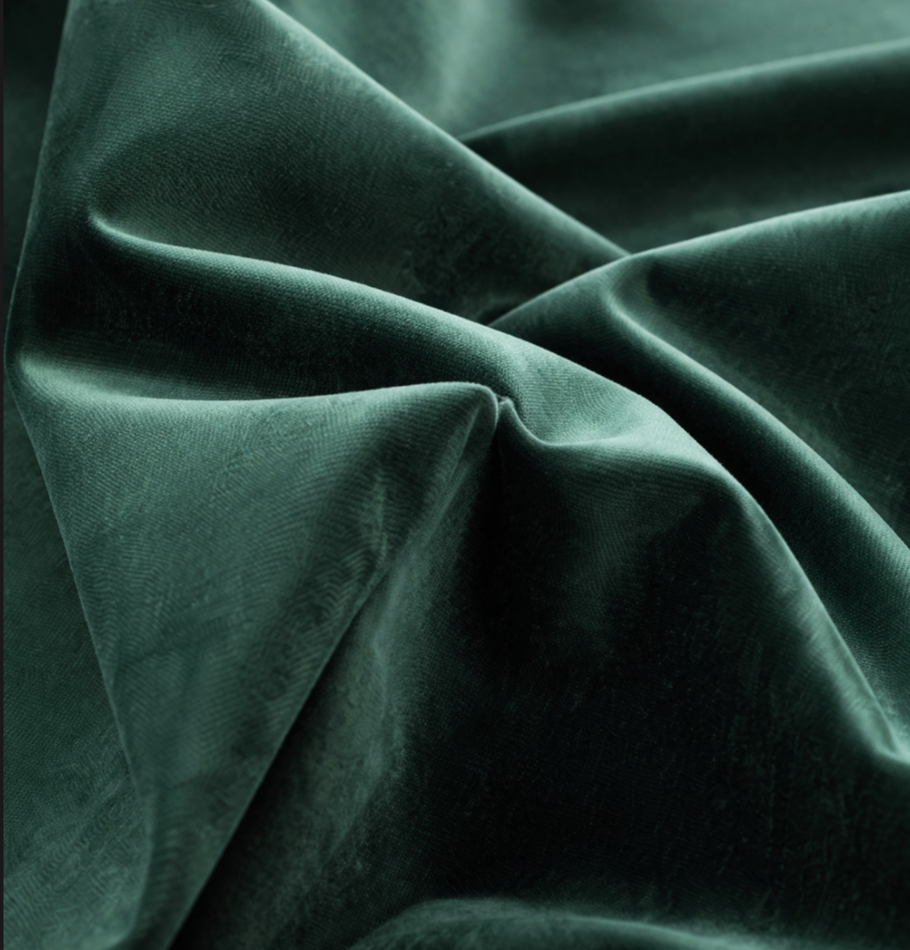 Rideau occultant vert olive en velours pour chambre moderne avec mur neutre, style cosy et élégant | Velaris | Instant rideau