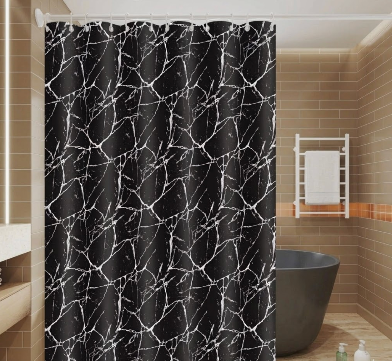 Salle de bain moderne avec rideau de douche noir effet marbre Marbrelle, élégant et raffiné, offrant protection contre les éclaboussures et style contemporain | Marbrelle | Instant rideau