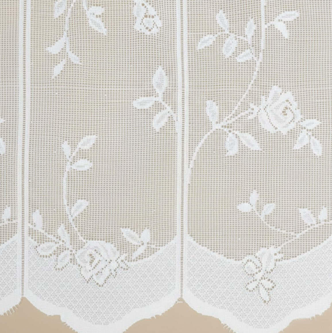 Rideau court blanc motif fleur rose | Clairine | Instant Rideau