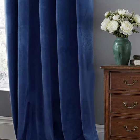 Rideau en velours insonorisé bleu dans un salon | Villa | Instant Rideau