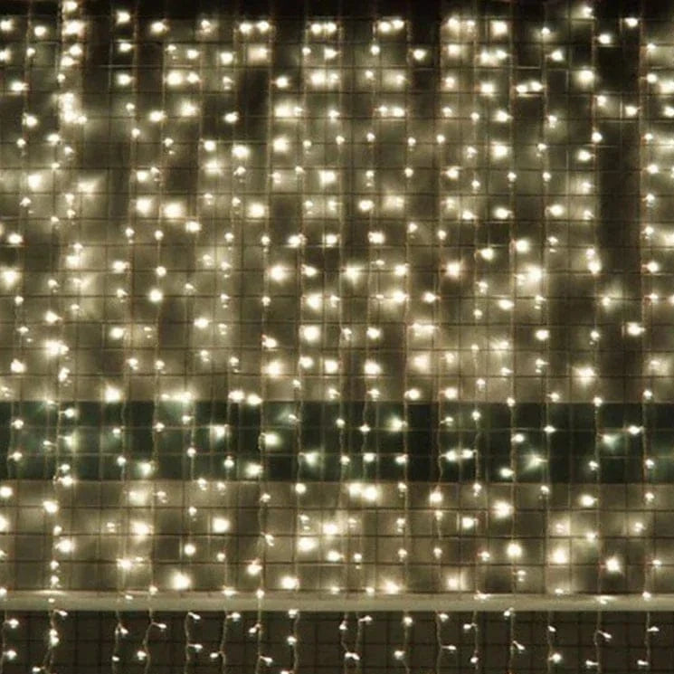 Guirlande blanche LED parfaite pour illuminer un sapin avec une lumière froide et festive | Instant Noel