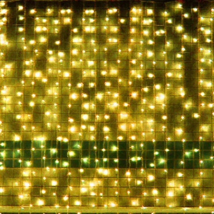 Guirlande dorée LED apportant éclat et brillance pour décorer sapins, buffets et espaces festifs | Instant Noel