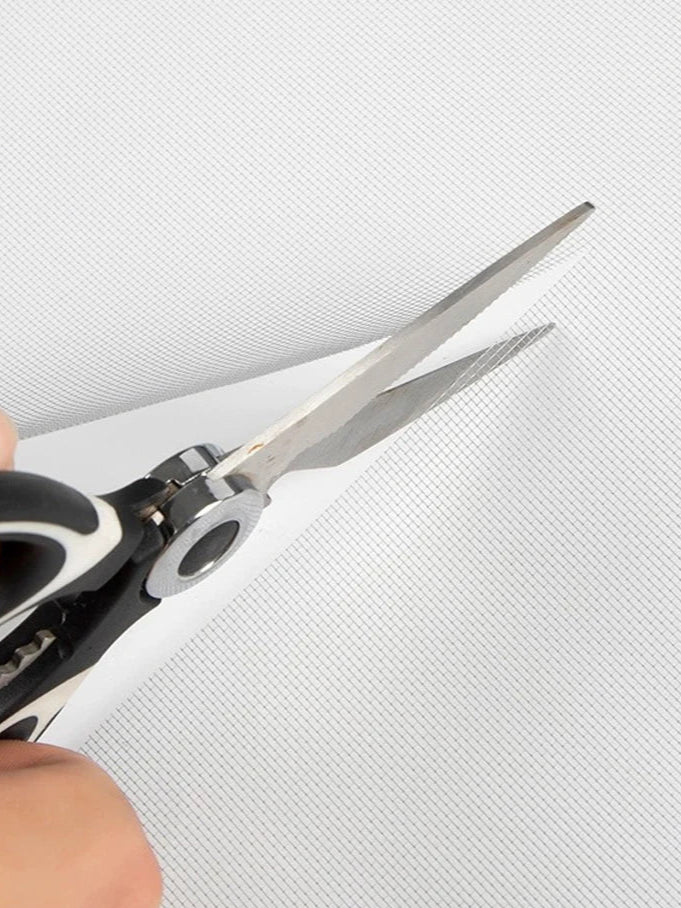 Moustiquaire enroulable blanche assurant une barrière élégante et durable contre les moustiques pour un confort quotidien | Mustik | Instant rideau