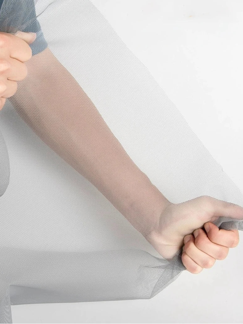 Moustiquaire rouleau blanche permettant de profiter d’un intérieur lumineux tout en empêchant moustiques et nuisibles d’entrer | Mustik | Instant rideau