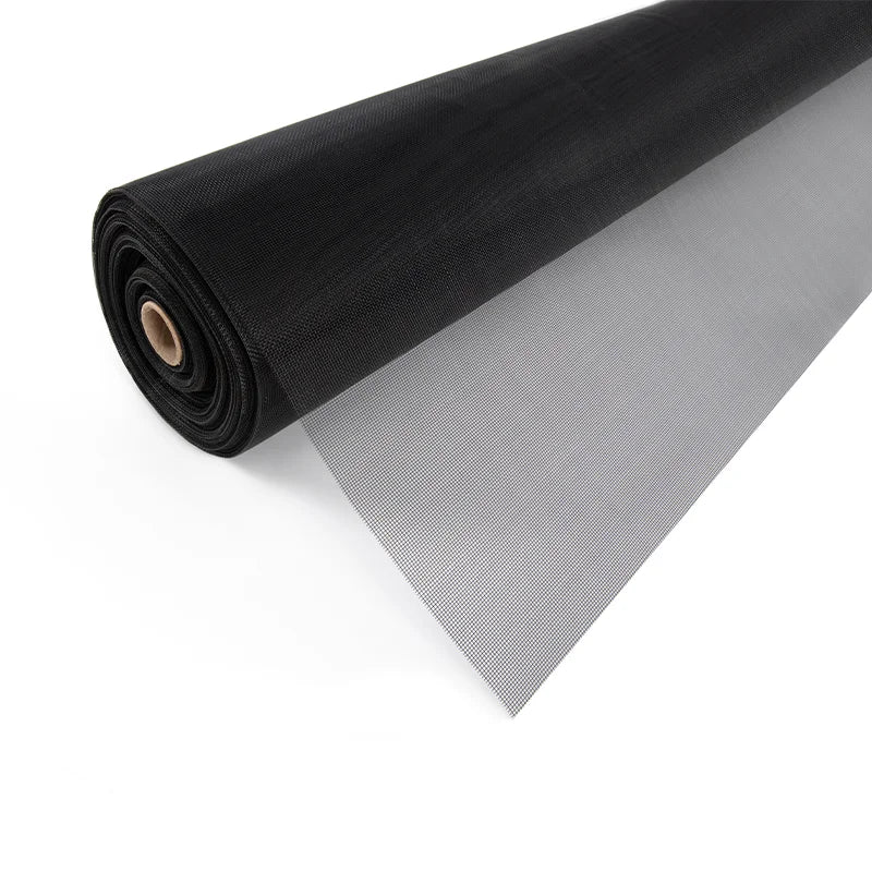 Moustiquaire rouleau noire pour protéger votre intérieur des insectes avec un design moderne et discret | Mustik | Instant rideau