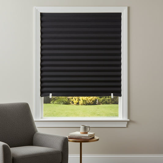 Rideau adhésif noir facile à poser, créant une ambiance moderne et chaleureuse dans toutes les pièces | Colado | Instant Rideau