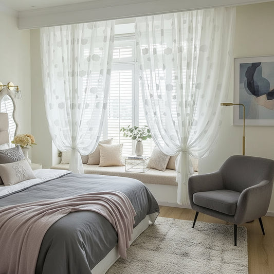 Rideau enfant avec broderie nuages blancs, créant un espace cocooning et apaisant pour la chambre | Cloudy | Instant Rideau