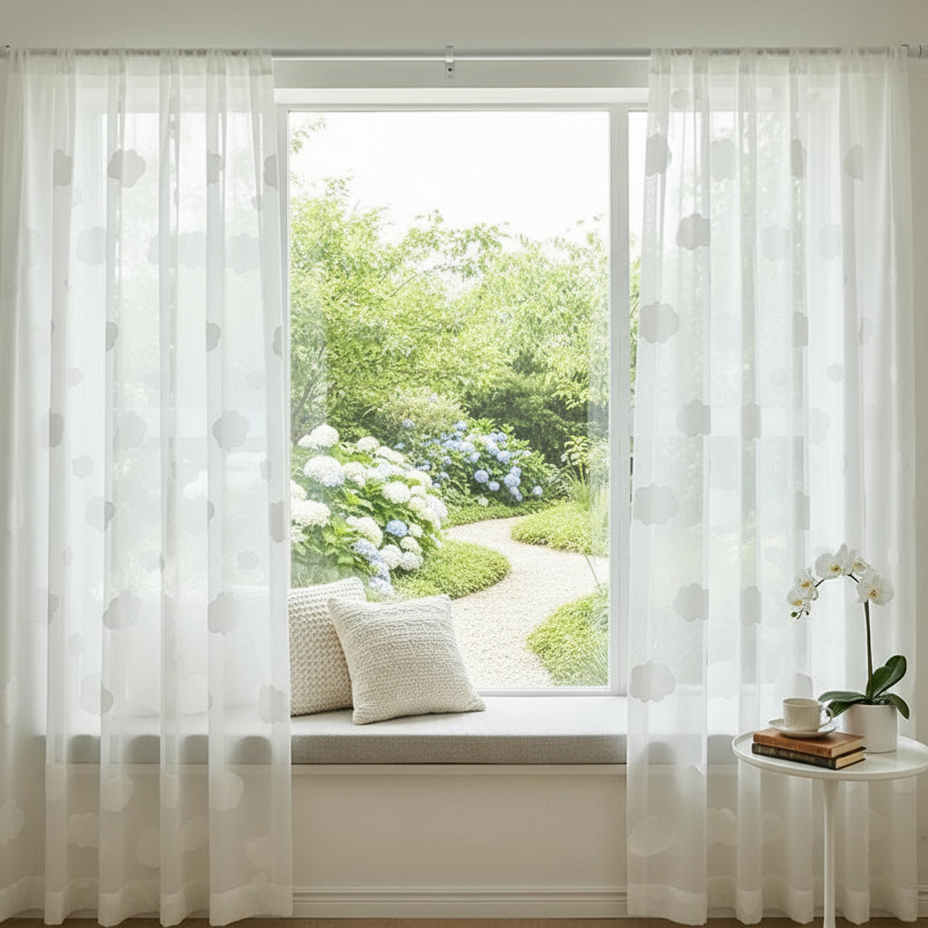 Rideau enfant en polyester 100 % translucide, tamisant jusqu’à 85 % de la lumière pour un sommeil paisible | Cloudy | Instant Rideau