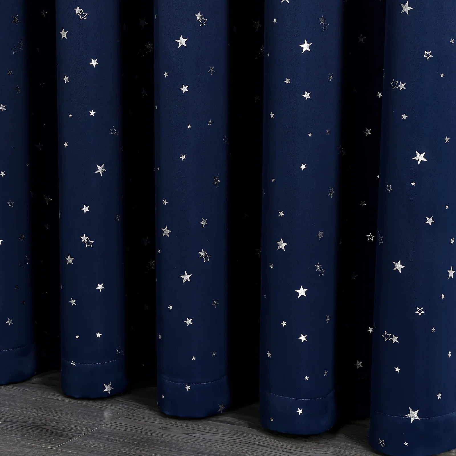 Rideau occultant bleu nuit avec motifs étoiles pour décor magique | Stars | Instant rideau