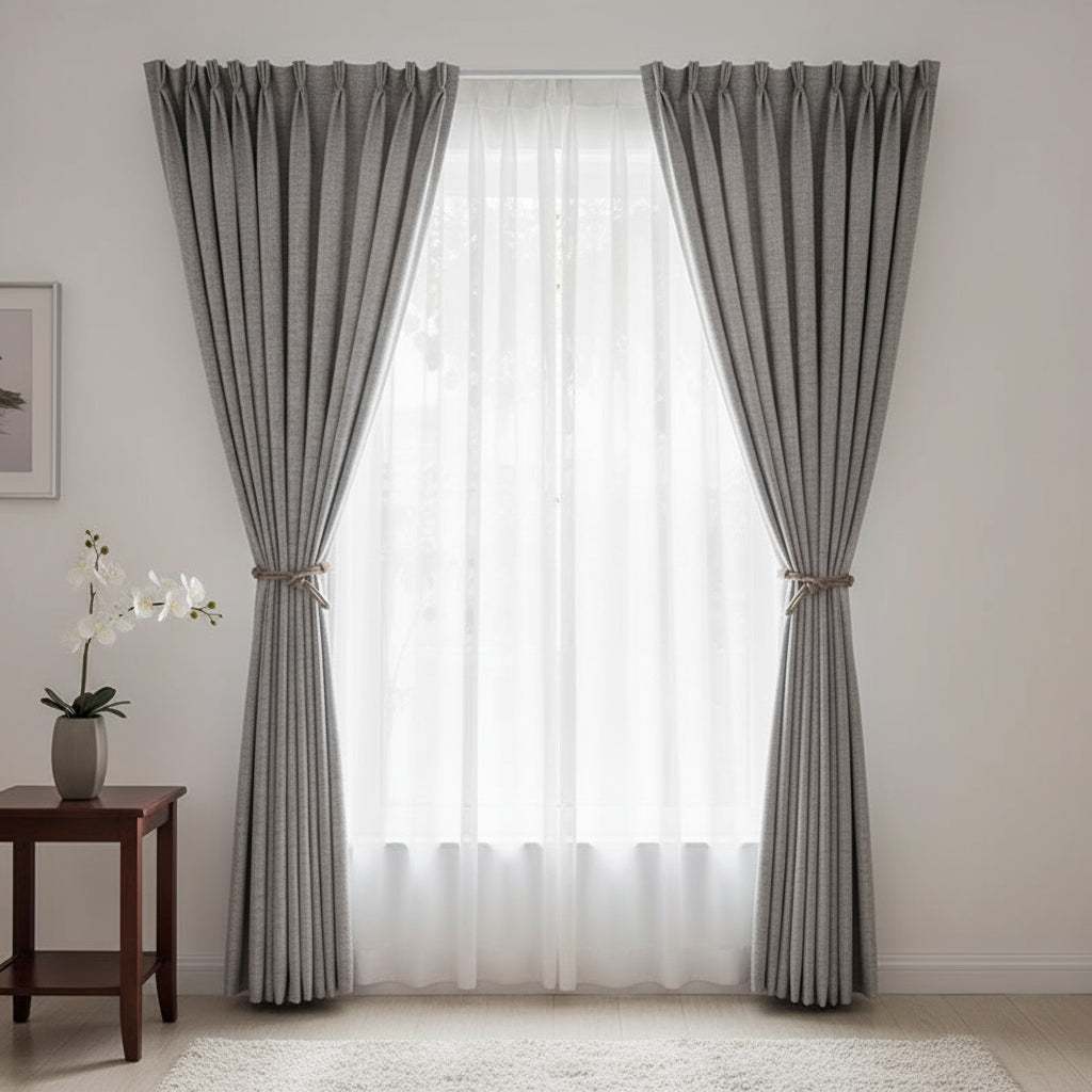 Rideau gris pour salon, apportant une ambiance chaleureuse et raffinée à votre décoration intérieure | Lineo | Instant Rideau