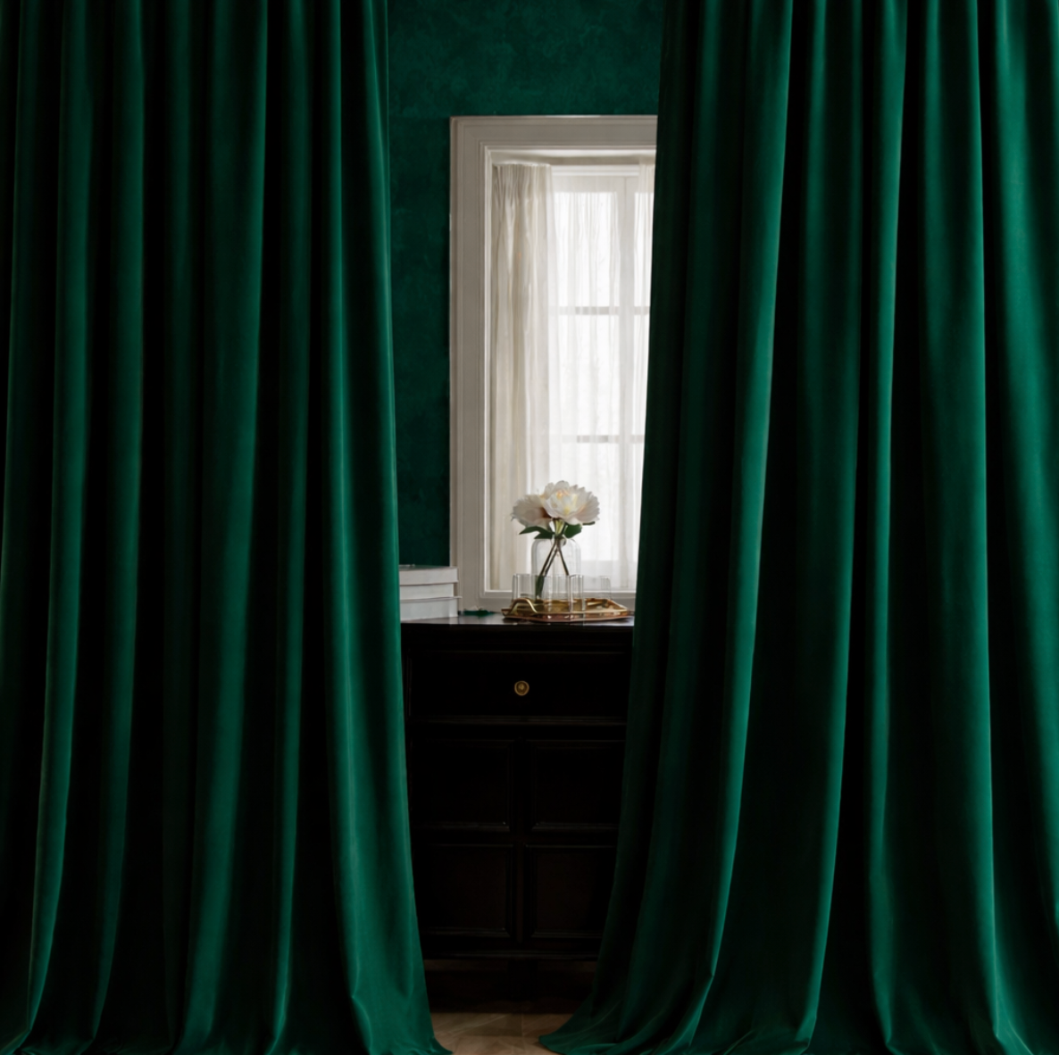 Rideau en velours vert profond épais occultant phonique pour salon luxe décoration intérieure haut de gamme moderne | Velaris | Instant rideau