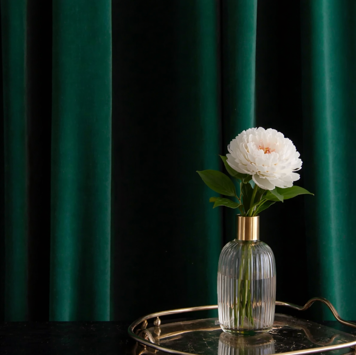 Rideau en velours vert sapin occultant épais sur mesure pour salon ou chambre design luxe décoration intérieure | Velaris | Instant rideau