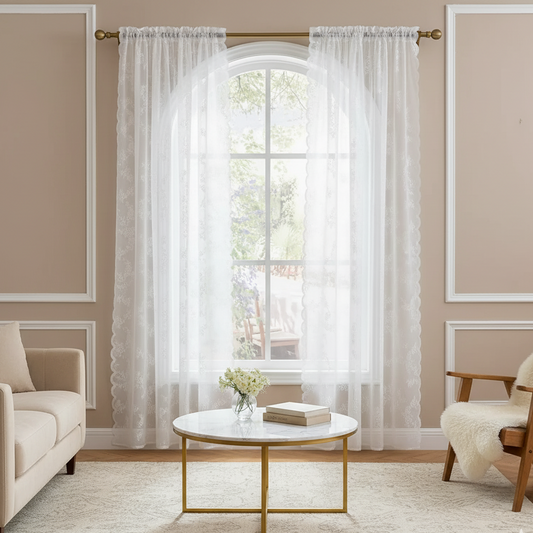 Rideau voilage en dentelle avec motif floral brodé, apportant luminosité et délicatesse à votre intérieur | Brodia | Instant Rideau