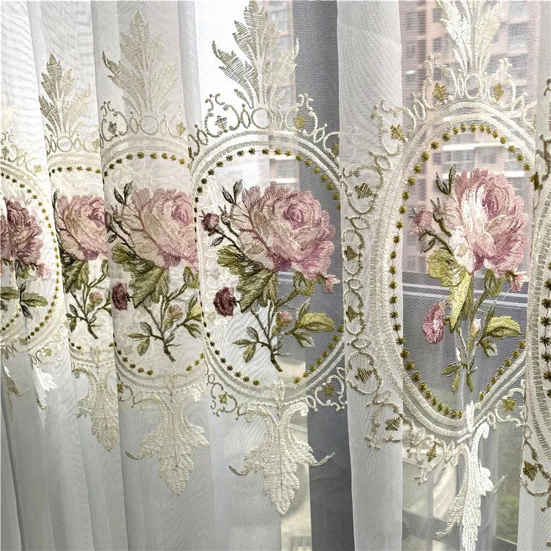 Rideau voilage fleuri brodé pour salon et chambre avec motifs floraux, feuillages délicats et tissu transparent pour une ambiance romantique et lumineuse | Duchesse | Instant rideau