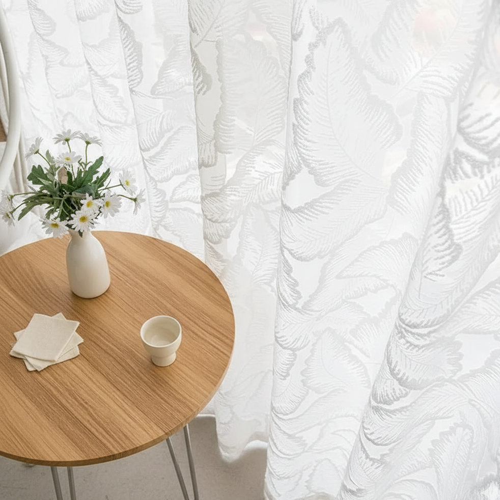 Voilage transparent Puro à motif feuillage pour salon lumineux | Puro | Instant rideau