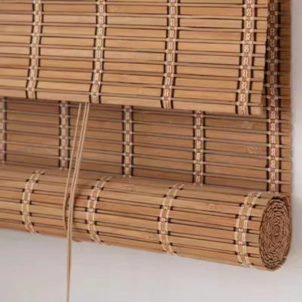 Store enrouleur en bambou naturel pour fenêtres et terrasses, apportant ombre, intimité et design élégant | Bambora | Instant rideau 