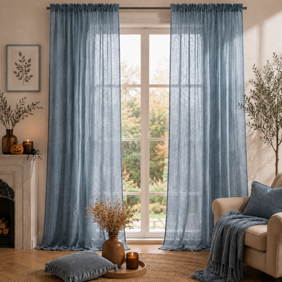 Voilage bleu brume en coton léger pour fenêtre, tissu fin et aérien laissant filtrer la lumière naturelle pour une décoration douce et lumineuse | Milia | Instant rideau