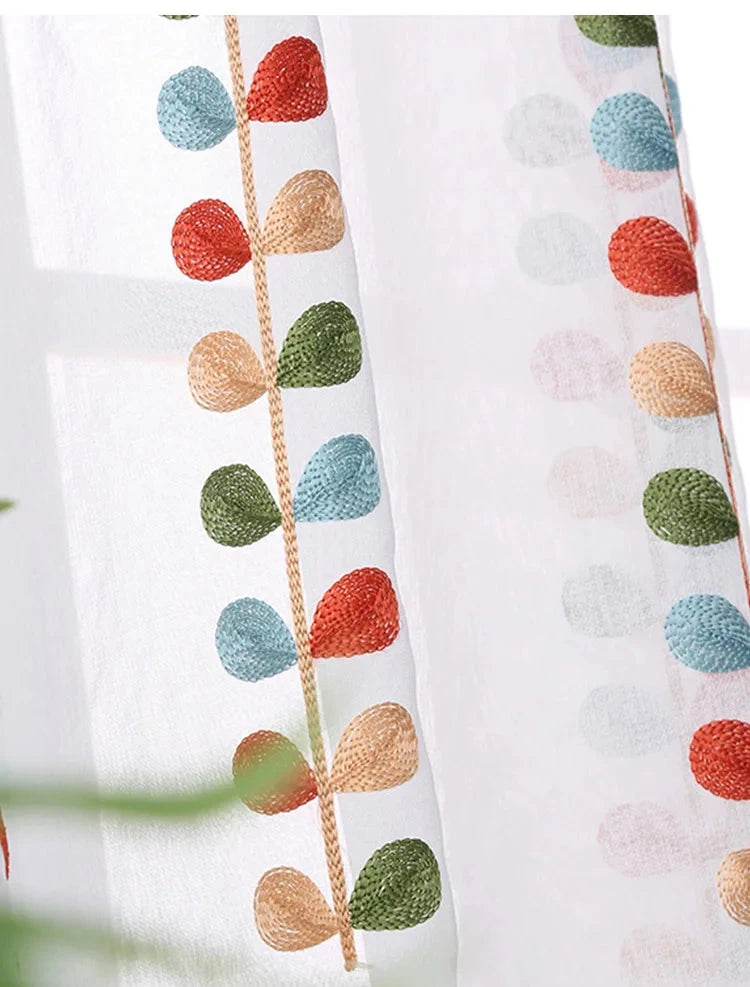 Voilage fleuri au charme intemporel, parfait pour créer une décoration poétique et élégante | Floralis | Instant Rideau