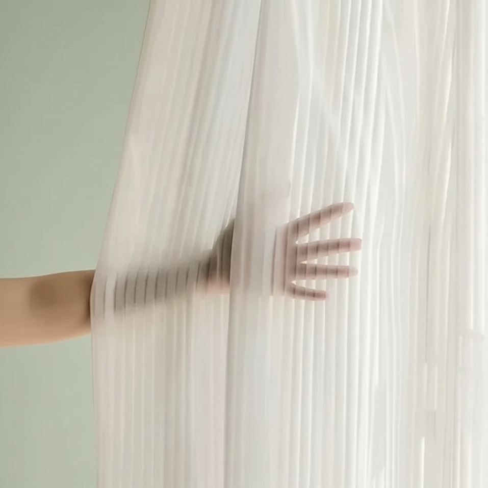 Voilage fin et intemporel créant une atmosphère chaleureuse et accueillante | Luxura | Instant Rideau