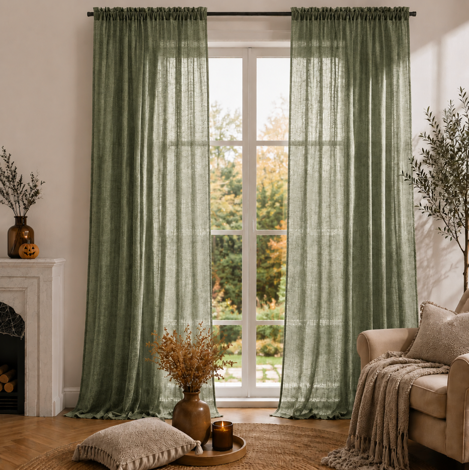 Voilage vert en coton léger pour fenêtre, tissu fin et aérien laissant passer la lumière naturelle pour une décoration fraîche, élégante et inspirée de la nature | Milia | Instant rideau