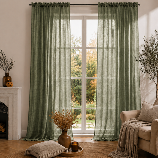 Voilage vert en coton léger pour fenêtre, tissu fin et aérien laissant passer la lumière naturelle pour une décoration fraîche, élégante et inspirée de la nature | Milia | Instant rideau