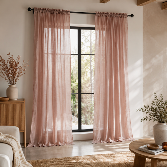 Voilage vieux rose en coton léger pour fenêtre, tissu fin et aérien laissant filtrer la lumière naturelle pour une décoration douce et chaleureuse | Milia | Instant rideau